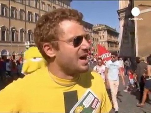 Des milliers d'Italiens manifestent contre le plan...