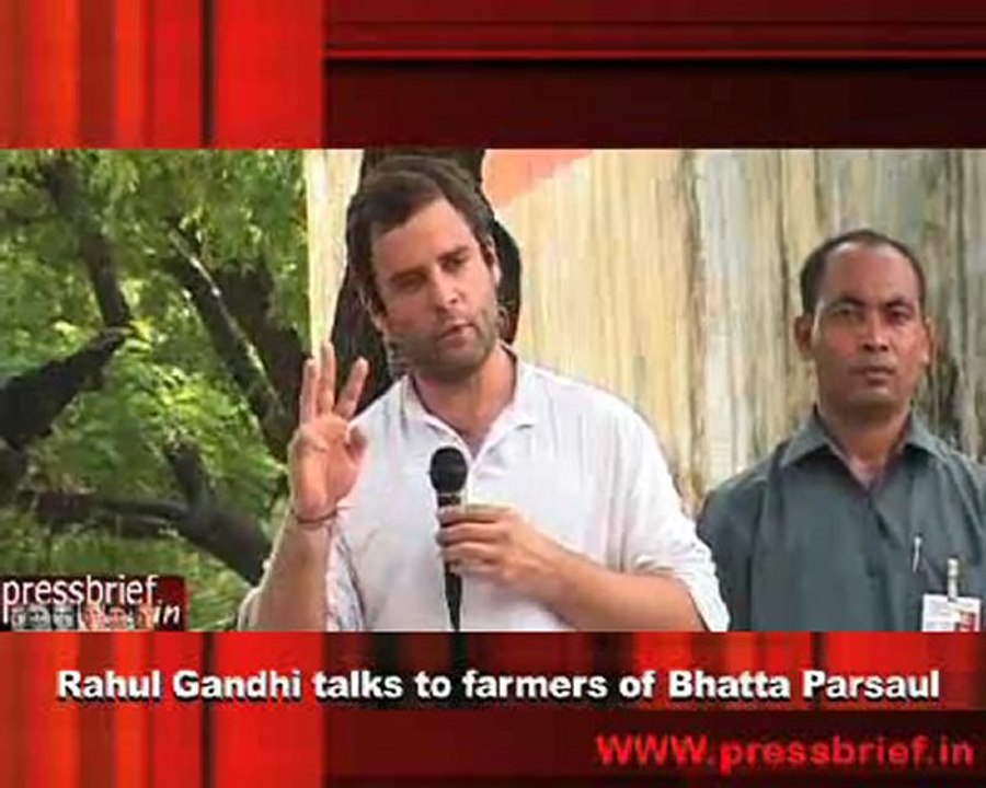 Rahul Gandhi talks to farmers of Bhatta Parsaul