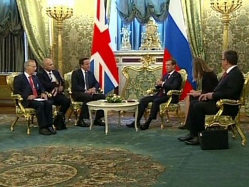 Cameron visits Russia