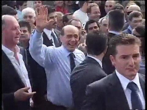 Napoli - Ricatto al premier, Lavitola tornerà in Italia