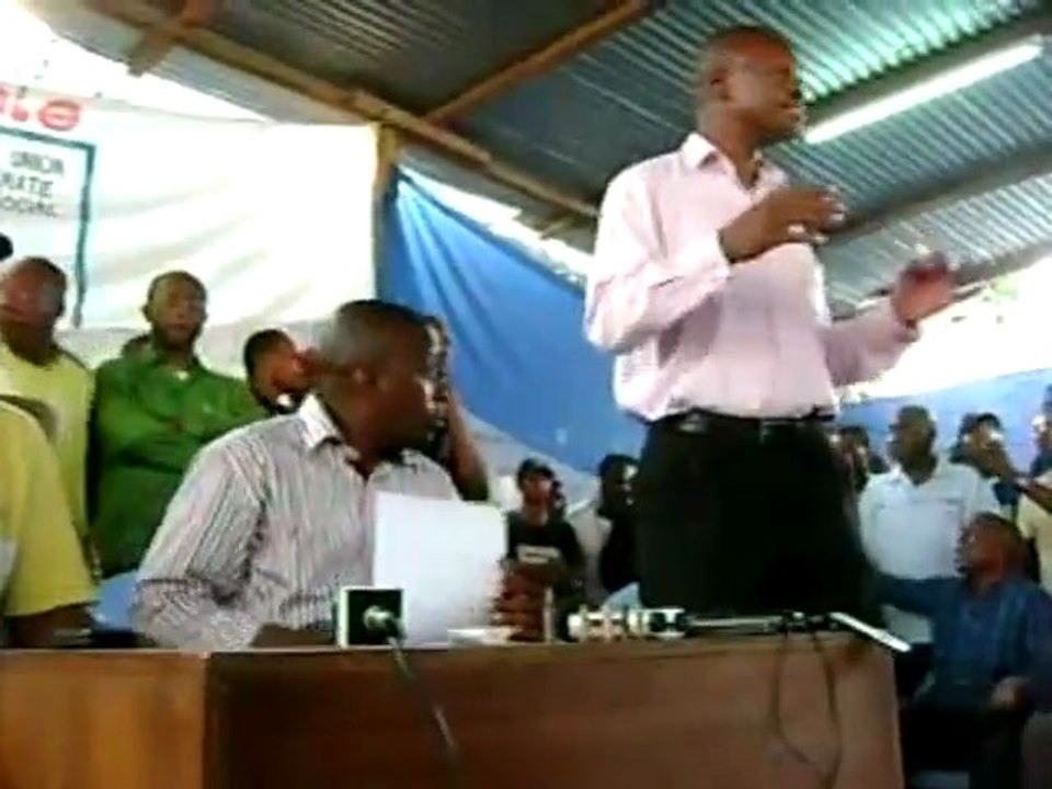 JUNIOR GAMAKA MPOLO FAUCHE PAR DES BALLES EN PROVENANCE DE LA RESIDENCE WAZEKWA