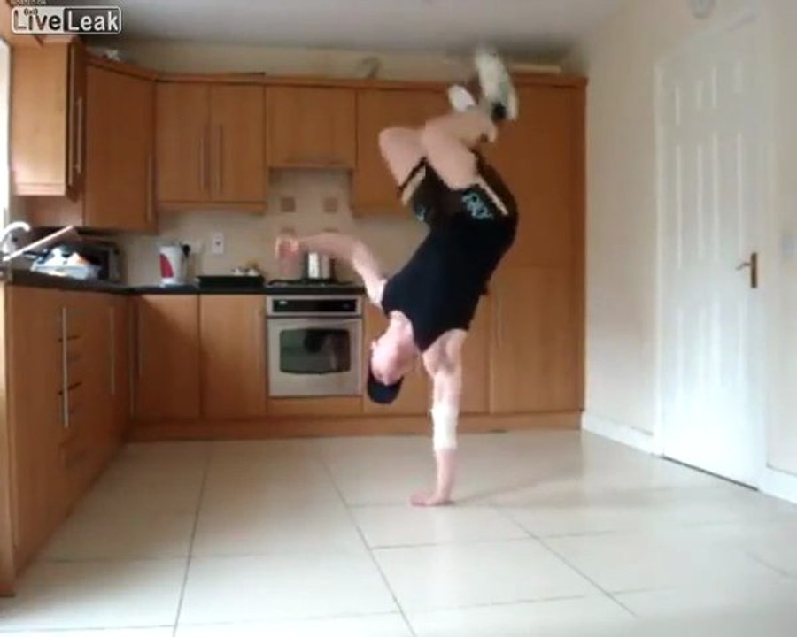 Breakdancer Fail!!