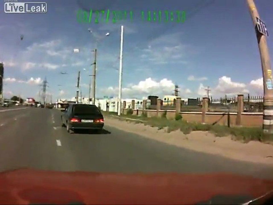 Skid Straße Anhänger mit Brettern und Absturz in Togliatti