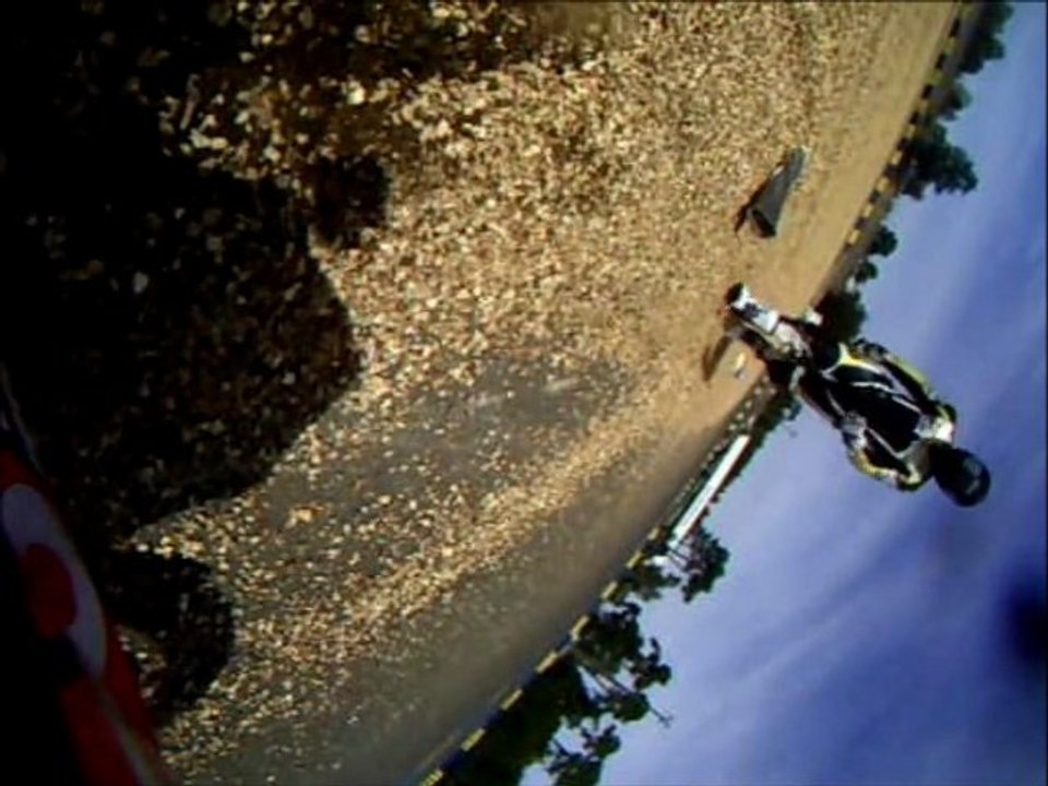 Chute Yamaha R1 essais pre 24h du Mans 2011