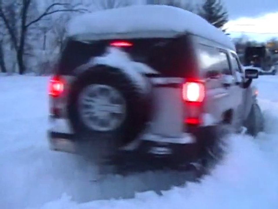 Hummer H3 Snow driving,
