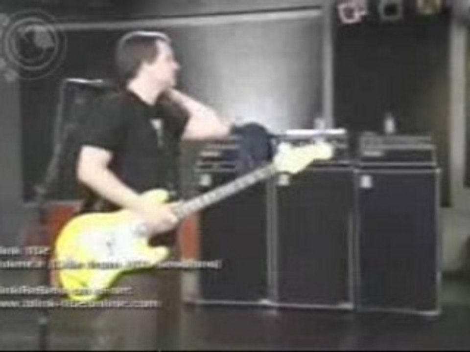 Blink 182 - Violence (Aol Sessions)