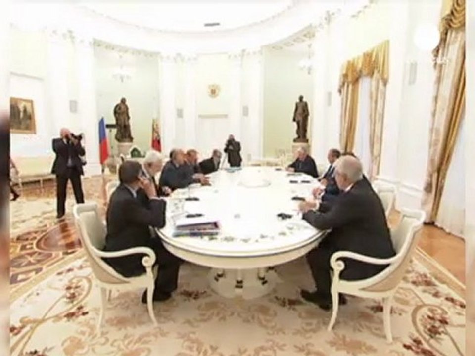 France urges Russia to back sanctions over Syrian 'crimes'