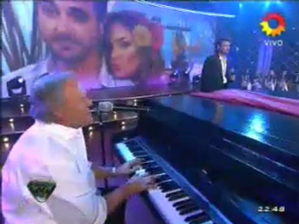 PAULA CHAVES - CUMPLE  SORPRESA DE PETER  A PAULA