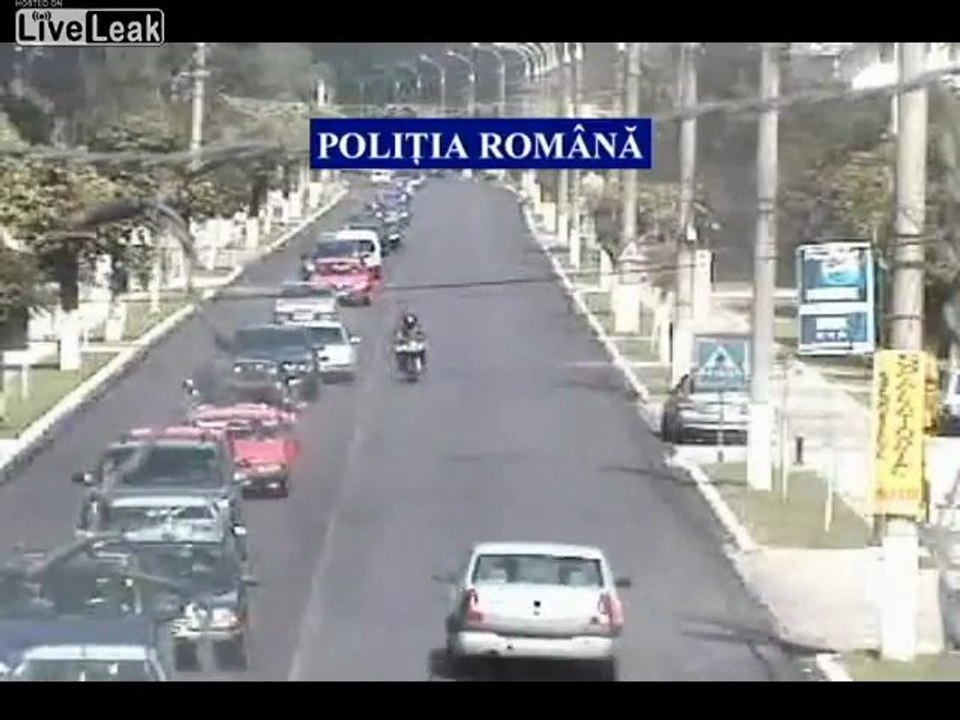 Was wird mit dieser Motorradfahrer passieren