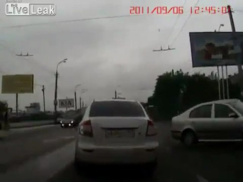 Car Fahrer hat einen Herzinfarkt - Crash