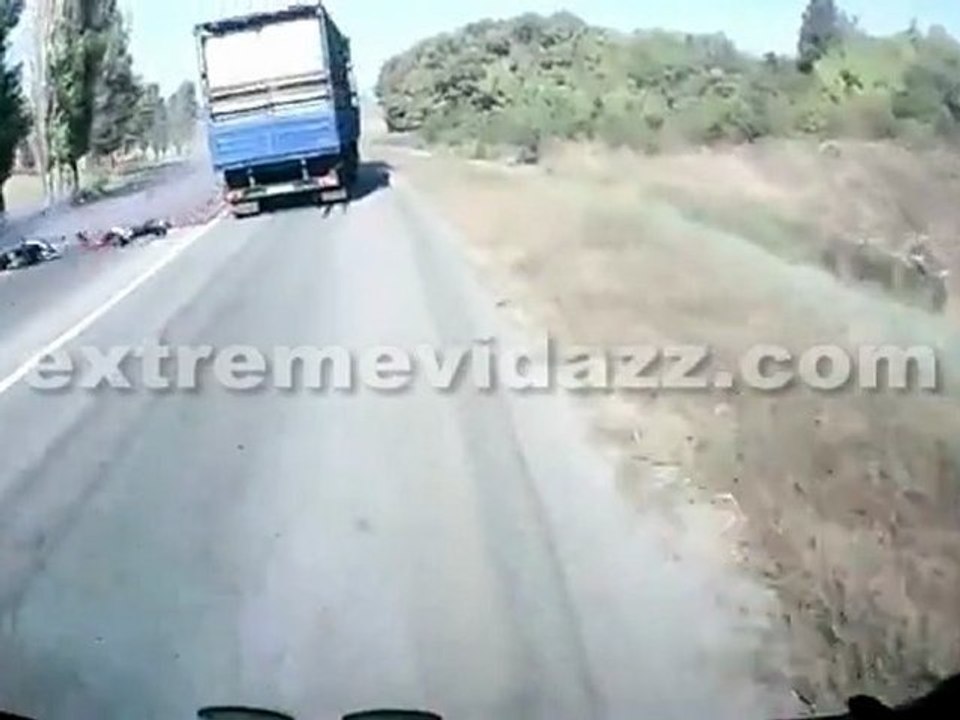 [18+] Frontális motorbaleset - SHOCK!