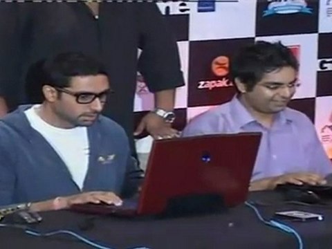 Very Hot & Sexy Sarah Jane Shows Her Legs & Huge Cleavage At Film Promotion