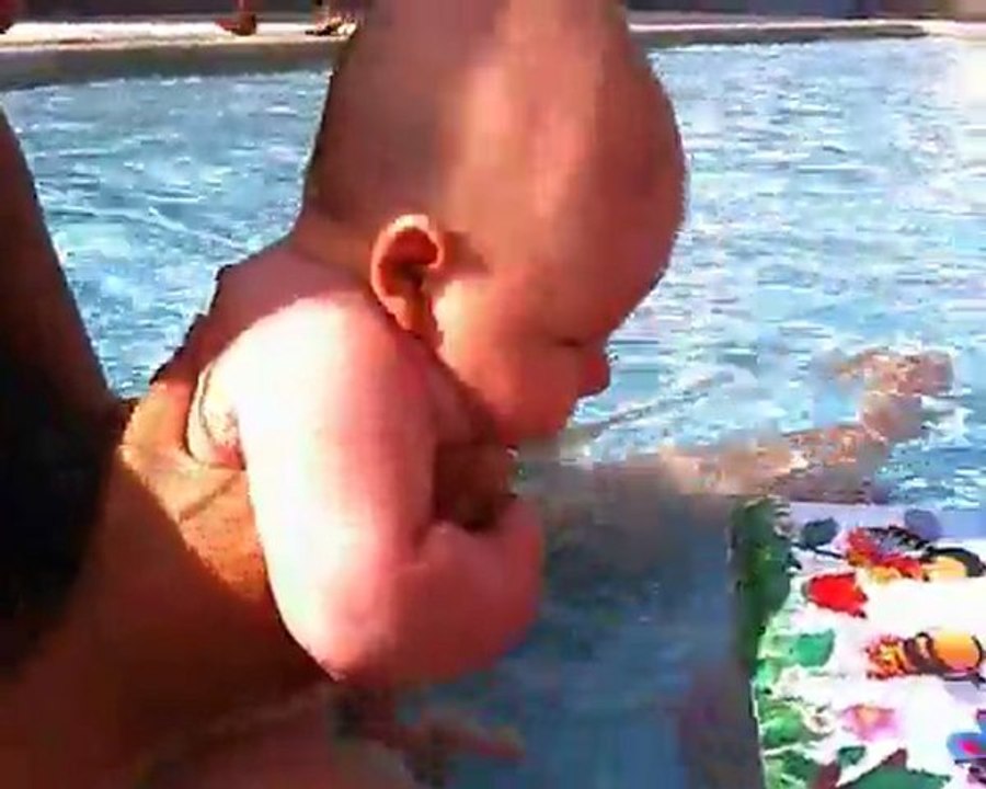 Sasha a la piscine 7 Septembre 11