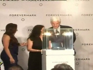 Hot Rani Mukherji Unveils The 'Forevermark' Diamonds In India