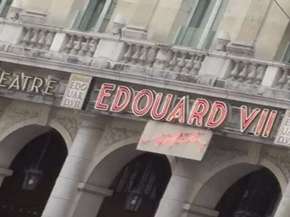 Johnny Hallyday dans " Le paradis sur terre" au théatre Edouard7