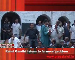 Rahul Gandhi listens to farmers’ problem