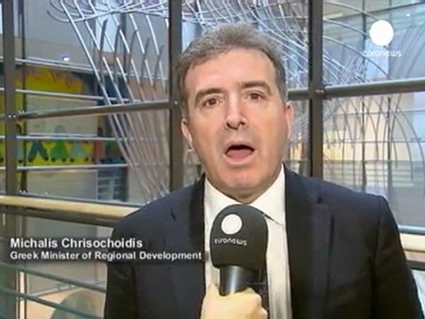 Yunan halkı isyan bayrağını çekti