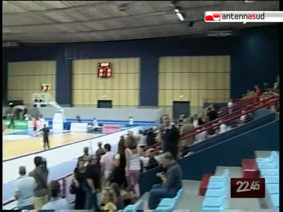 TG 31.07.10  Palaflorio di Bari, oggi il taglio del nastro