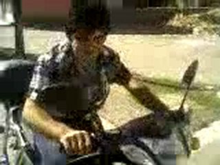 motorsiklet ile 500 basan adam komedi