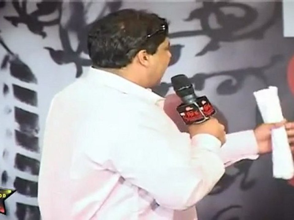 Hot Priyanka Chopra Flaunts Her Toned Body At MTV's Comedy Store