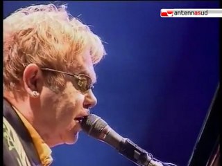 下载视频: TG 23.09.10 Trani, tutto esaurito per Elton John