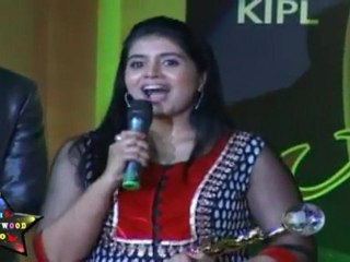 Sonali Kulkarni Gets  "Newsmakers Achievers Awards" 2011