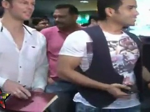Tusshar kapoor Giving Away The Merchandises