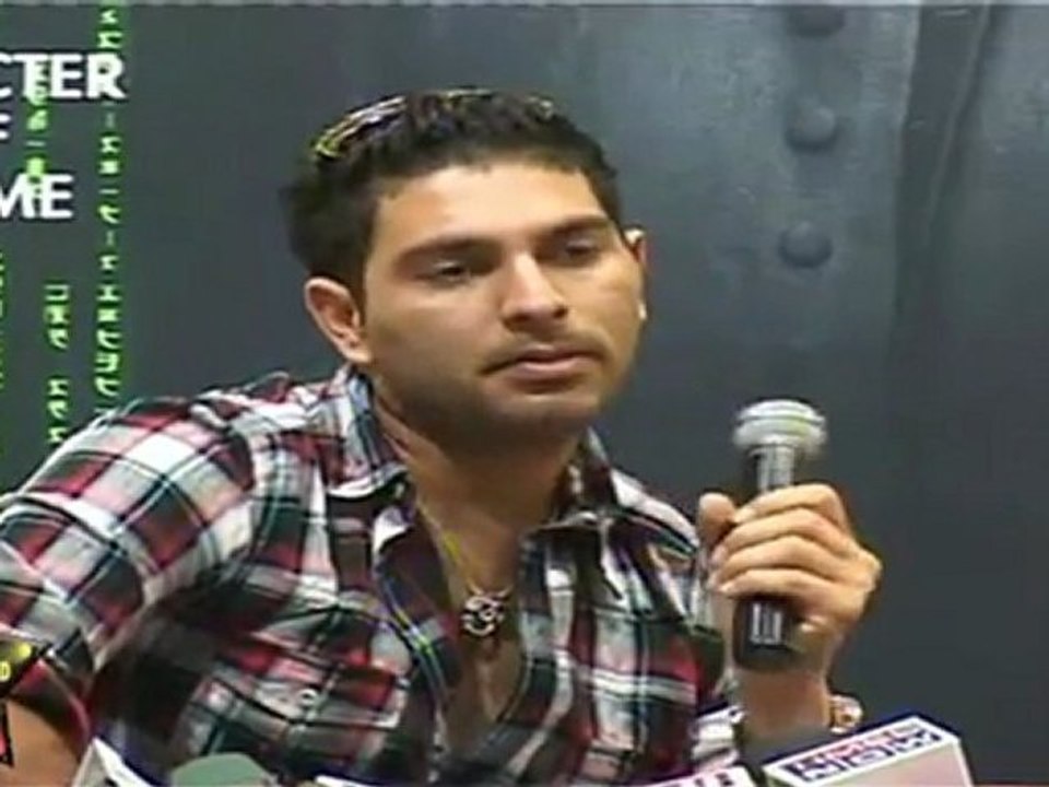 Yuvraj Singh Mag Launch3