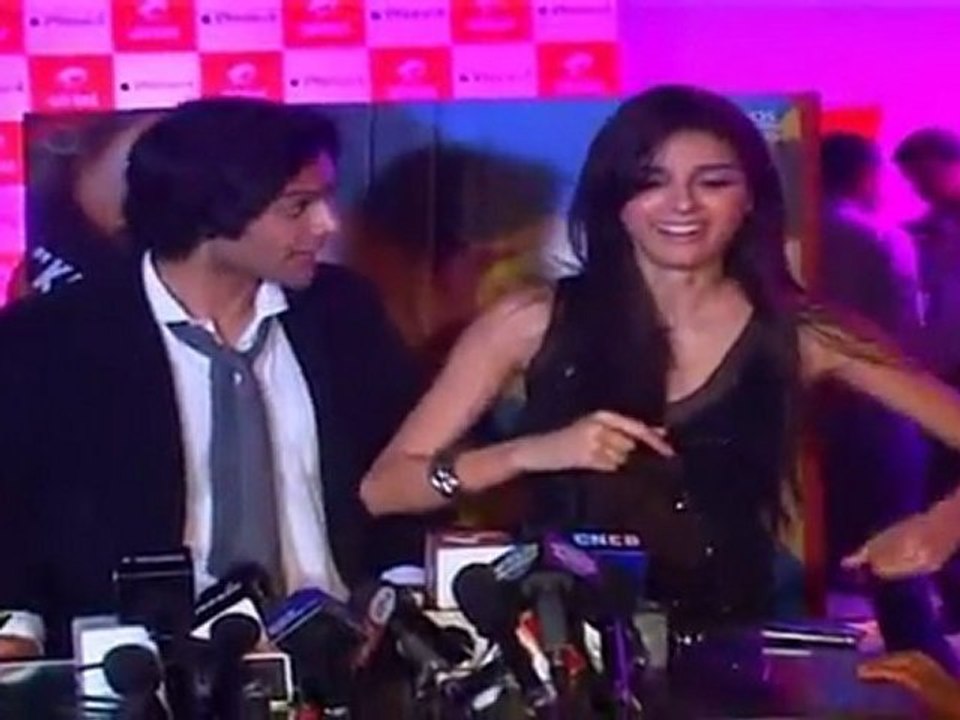 Giselli Monteiro Recites Shahruk Khans Famous Dialogue From Om Shanti Om