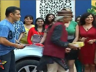 Salmaan Gets Blessings Of Champaklal Chacha On Sets Of Taarak Mehta Ka Oolta Chashma