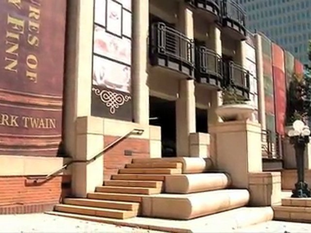 Parking Garage Shaped Like Bookshelf – Kansas City Public Library – Great Attractions (Kansas City, United States)