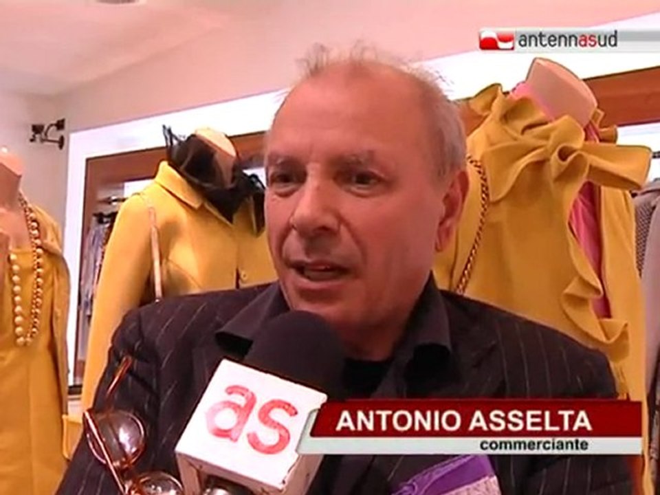 TG 16.03.11 150 anni dell'Unità d'Italia, il tricolore secondo i negozianti