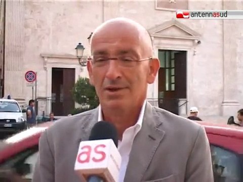 TG 24.08.11 Francesco Paolo Sisto contro la politica rissosa
