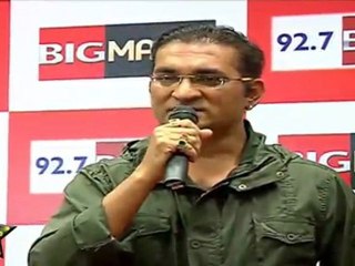 Singer "abhejeet" at the moment of "R D  Burman" Birthday Celebration