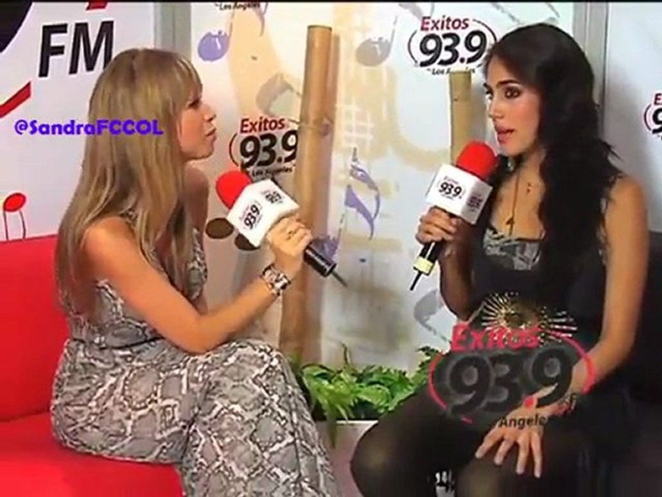 Entrevista a Sandra Echeverria (@sandraecheverr) en Exitos 93.9 con Holly