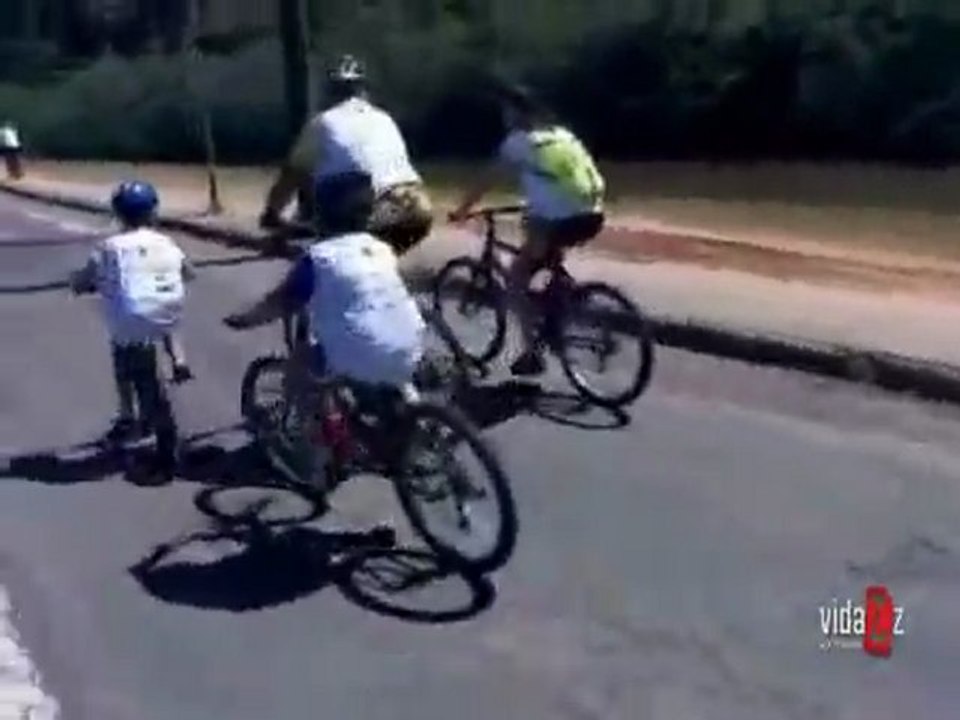 Little Kid on Bike Parade FAIL!
