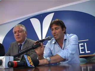 02-06-09: CONTE RIMANE A BARI, LA CONFERENZA STAMPA