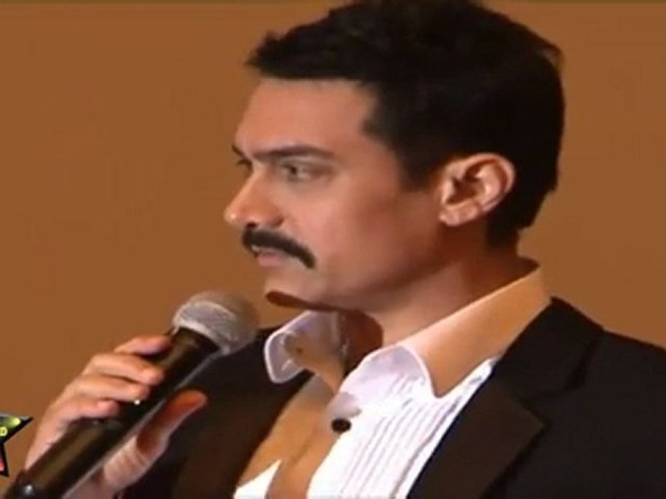 Aamir Khan teling  about Success Party  of "Delhi Belly "