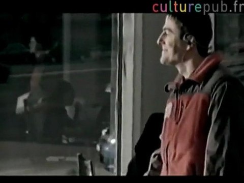 Delivery man seduces men and women alike