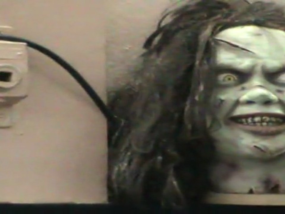 salon Migennes 2011 : part 2 : l'exorciste , terminator , predator , les contes de la crypte