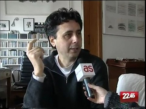 TG 13.11.09 Checco Zalone... cade dalle nubi