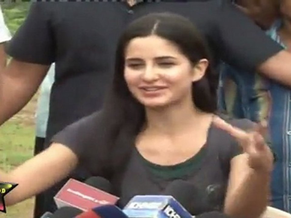 Hot Katrina Kaif In Girl Next Door Avatar With Hrithik