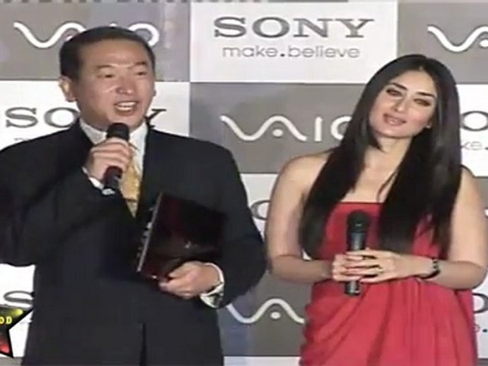 Hot Kareena Kapoor Sizzles In Sexy One Shoulder Red Outfit