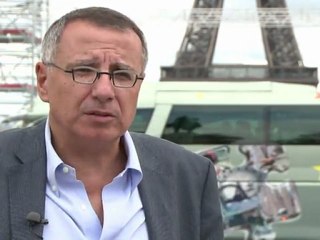 Recrean Torres Gemelas de Nueva York en París