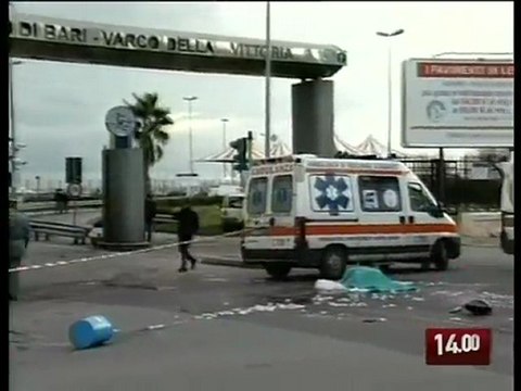 TG 19.12.09 Bari, incidente tra un tir ed un motorino: muore un 20enne