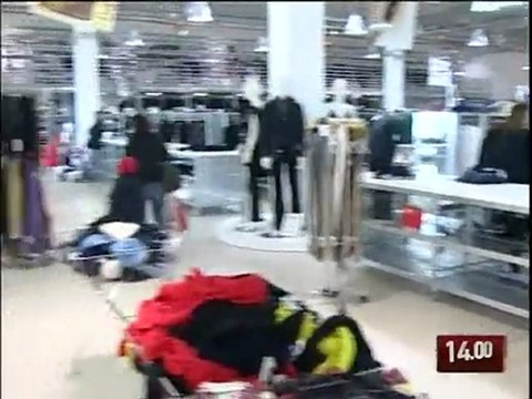 TG 02.01.10 Aperture domenicali, c'è chi non molla