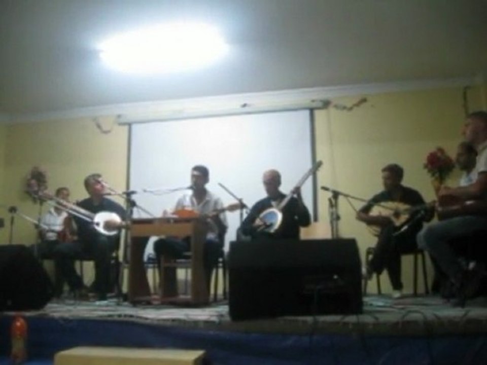 le jeune chanteur djilali bourahla maison zouaoui zoubir ete 2011