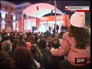 TG 23.01.10 Primarie, comizio di Vendola in piazza Prefettura a Bari