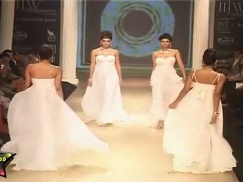 Very Sexy Seductive Babe In Long White Gown Shows Her Sexy Legs & Cleavage