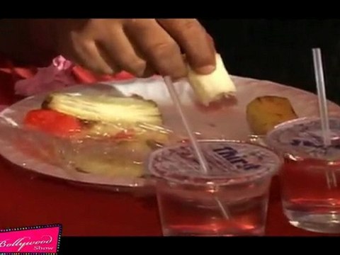 Hot & Sexy Mugdha GOdse & Mahesh Manjrekar At Roza Iftaar Party